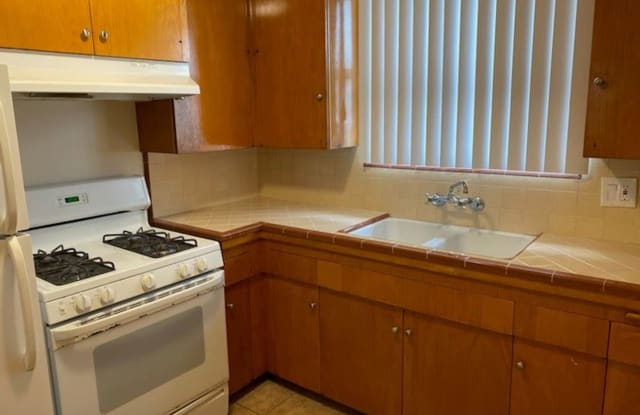 947 E BROADWAY #10 - 947 East Broadway, Long Beach, CA 90802