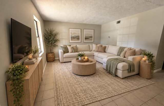 Comfortable 2-Level 2 Bed 1.5 Bath Townhome Gallery 3