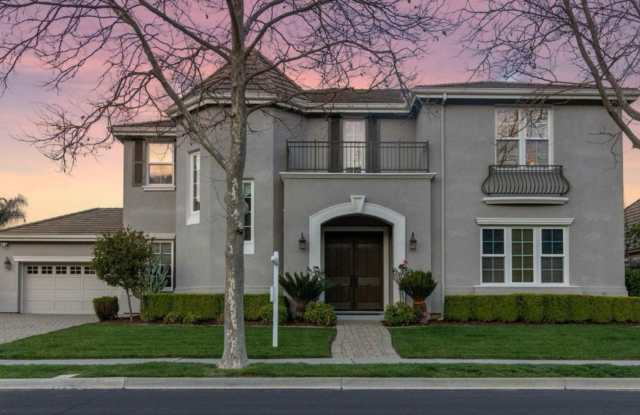 Pleasanton Ridge 5 bed/5 bath, Solar, Amenities, Great Schools, small dog OK photos photos