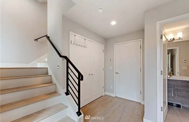 16372 Northeast 16th Court Gallery 2