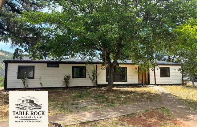 Fully Remodeled 5 Bedroom Home on 1 Acre with Shop, RV Parking & Stunning Views In Shady Cove photos photos