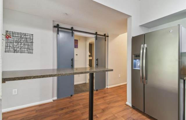 2440 W HORATIO STREET Gallery 2