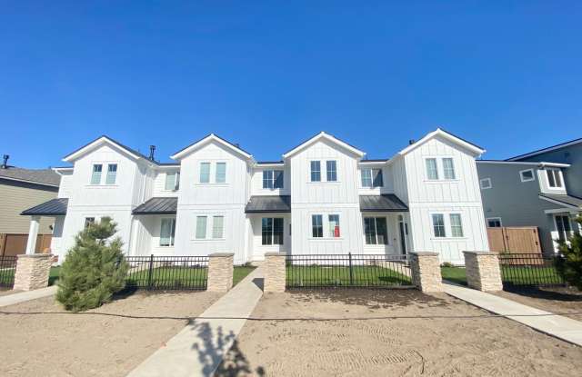 Brand NEW Palisch Townhome in Petrosa - Close to the Clubhouse and Park! 3807 NE Eagle photos photos