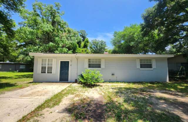 2 Nevada Cir Pensacola. MOVE IN SPECIAL: HALF OFF first full month of rent!!! photos photos