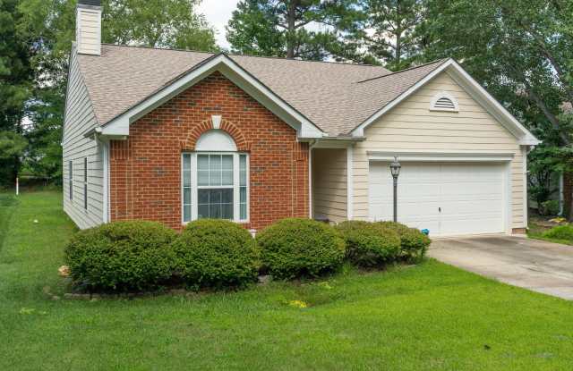 3 Bedroom, 2 Bath in Grove Park with Community Pool! Available early October! photos photos