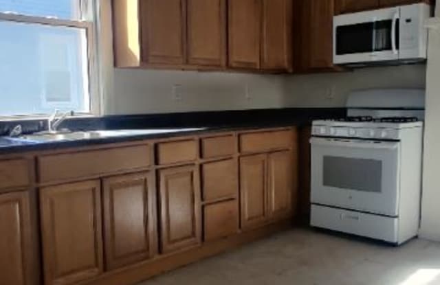 240 Ellis St 1st Floor - 240 Ellis Ave, Irvington, NJ 07111