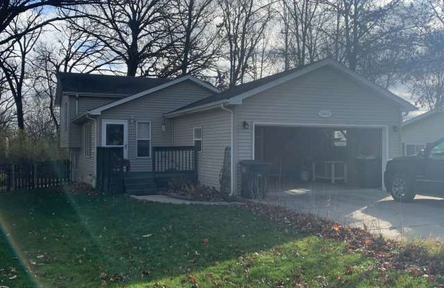 Charming Tri-level In Bristol - Lake George photos photos