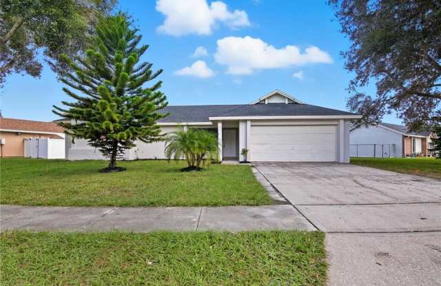 205 RED MAPLE DR photos photos