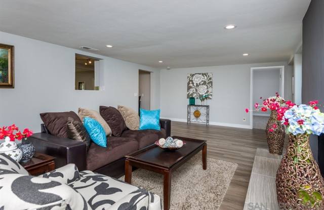 1816 South Clementine Gallery 4