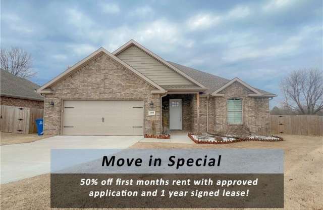1825 Woodhause  CIR - 1825 Woodhause Circle, Pea Ridge, AR 72751