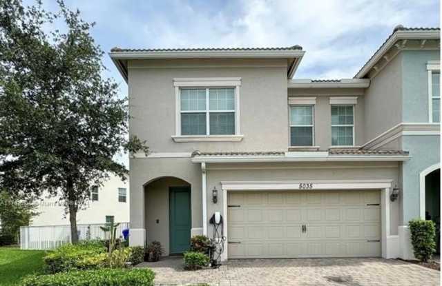 5035 Eucalyptus Dr - 5035 Eucalyptus Drive, Hollywood, FL 33021