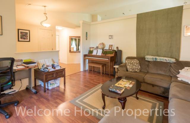 Beautiful 3 Bedroom Home Close to WWU photos photos