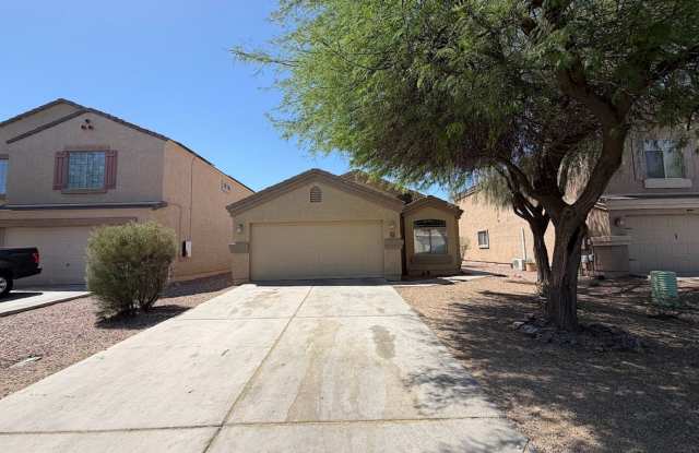 Cozy 4 Bedroom Home for Rent in Maricopa! **NEW FLOORING THROUGHOUT** - 43269 West Arizona Avenue, Maricopa, AZ 85138
