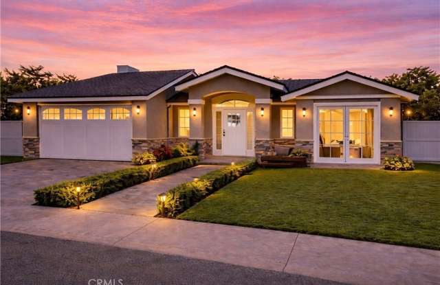 1330 Santanella photos photos