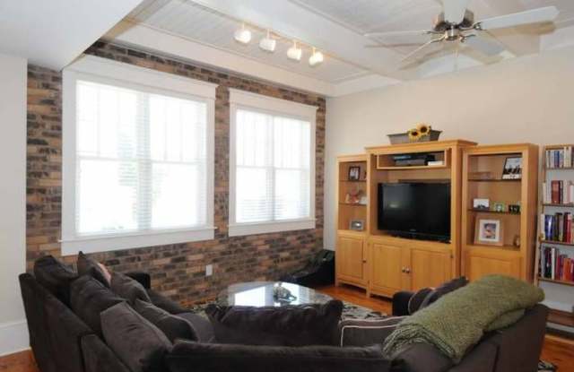 1846 Gordon Manor Northeast - 1 Gallery 2