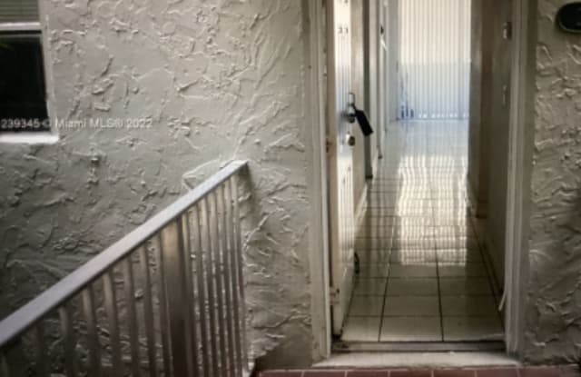 10000 NW 80th Ct 2247 - 10000 NW 80th Ct, Hialeah Gardens, FL 33016