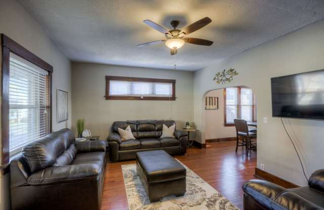 3507 / 3509 / 3511 Dewey Ave Townhomes Gallery 3