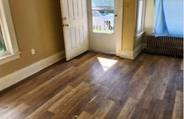 1122 Haeberle Avenue - 2 photos photos