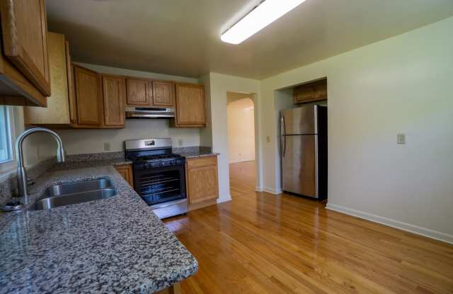 1274 Westcott Apt 1 - 6/1/27 - Bright 1st Floor Flat With Garage and Back Yard Across from Barry Park Gallery 4