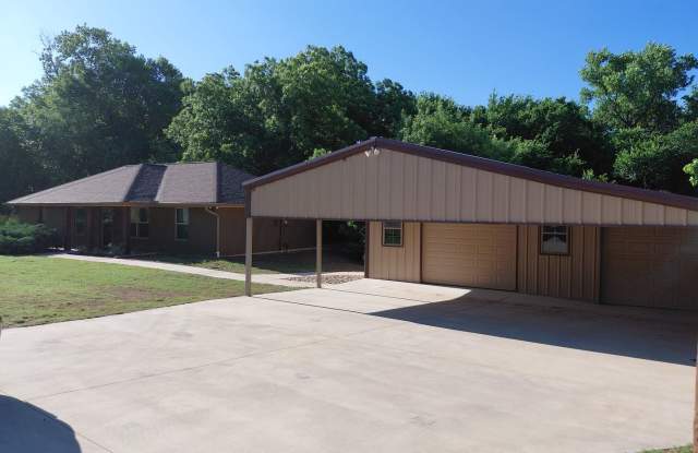 4/2 located in Weatherford with Huge shop! photos photos