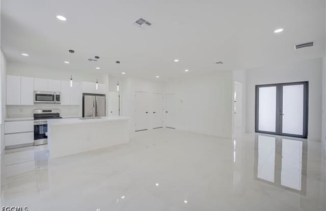 3213 51st Street W Gallery 4