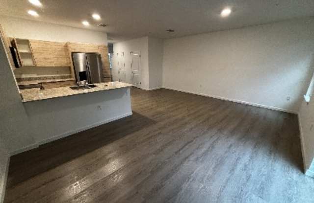 1209 Southstation Place Gallery 4