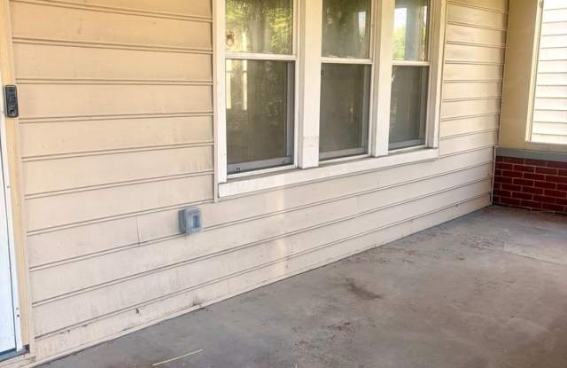 ✨ Spacious 3-Bedroom Home with Flexible Bonus Space, Basement & Detached Garage | South Linden | $1,500 Gallery 3