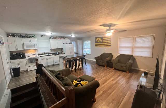 West Side Iowa City Home Near UIHC & Kinnick |  Large Deck, Private Yard & Parking Gallery 4