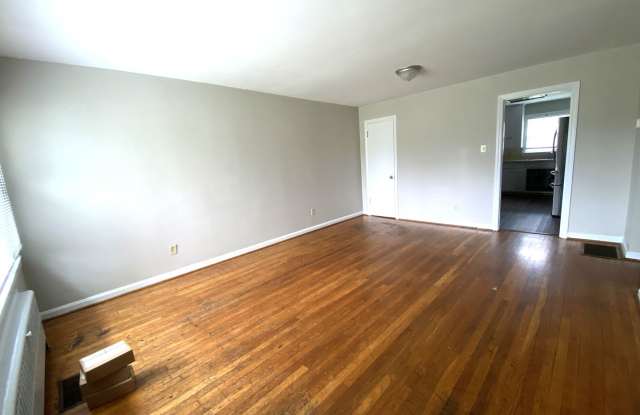 Move in during September and get TWO WEEKS FREE RENT for approved applicants Lafayette Area Duplex- Walk to High School   260602 Gallery 3