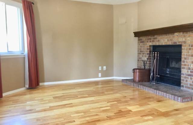 18060 East Bellewood Drive Gallery 4