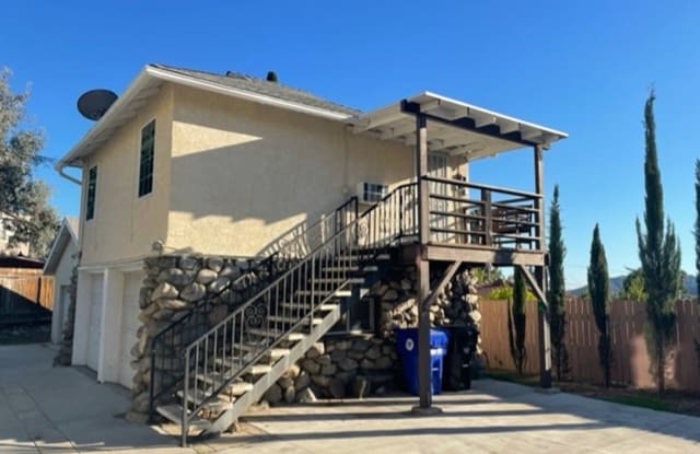 2526 Foothill 1/2 - 2526 Foothill Blvd, La Crescenta-Montrose, CA 91214