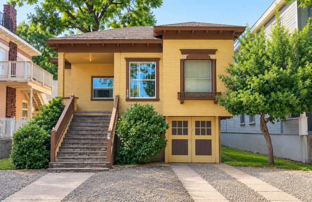 **Reserve for SUMMER 2027** - 5 Bed House 2 blocks from CSU Chico Gallery 1