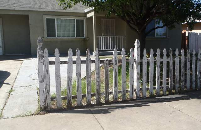 2 bedroom 1 1/2 bath house located in Yuba CIty - 334 Franklin Avenue, Yuba City, CA 95991