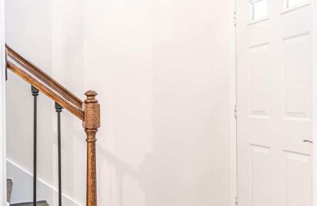 185 S Ashe Street Gallery 3