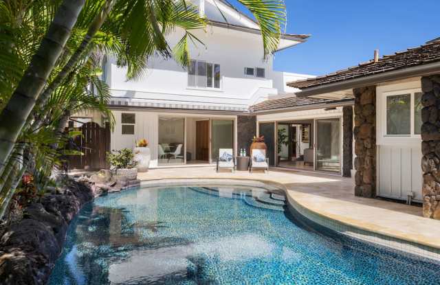 Large 6 Bedroom/5 Bathroom Home on Quiet Kailua Private Lane with Heated Pool and Spa Available 10/1/26 Gallery 4