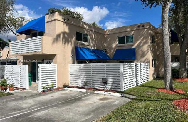 14345 SW 98th Ter - 14345 Southwest 98th Terrace, The Hammocks, FL 33186