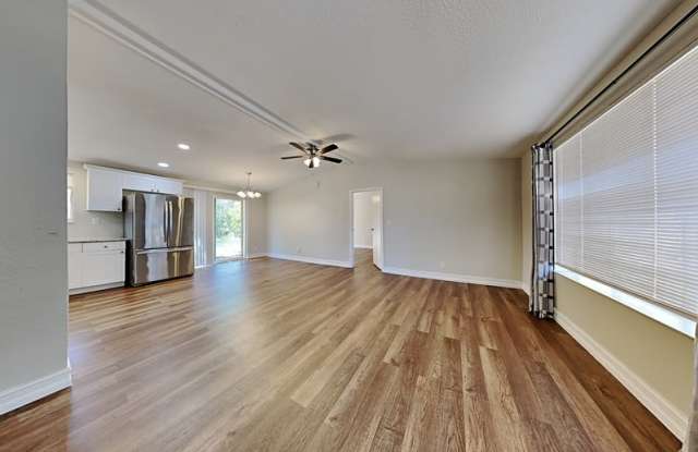 13426 Tyringham St Gallery 4