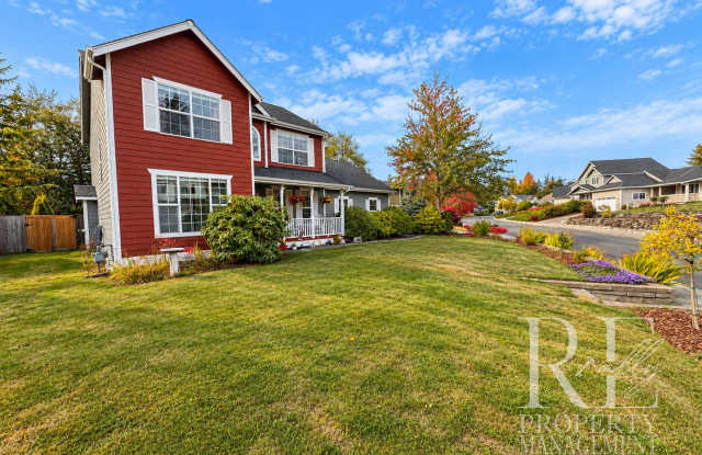 Beautiful 3-Bedroom Home with A/C, Expansive Yard, Deck & Light-Filled Living Spaces Gallery 1