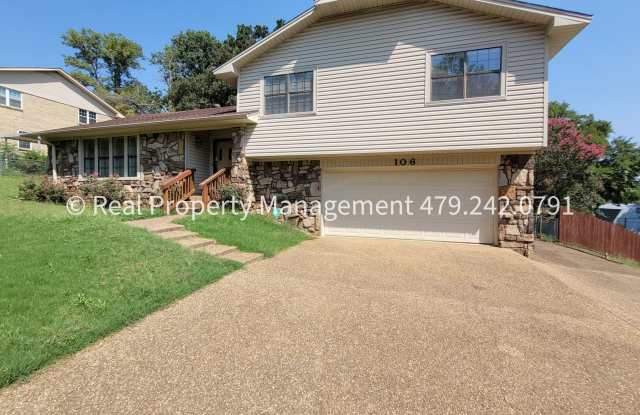 Spacious 3B/2.5B Home Located off State Line Rd. - 106 Oak Street, Arkoma, OK 74901