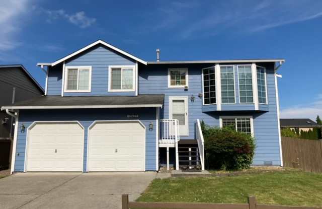 Spacious Split-Level Living in the Heart of Marysville – 4 Bedrooms + Bonus Room! photos photos
