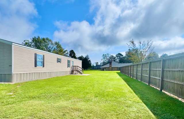 Spacious 3 Bed, 2 Bath Mobile Home in Gonzales – Top School District! photos photos