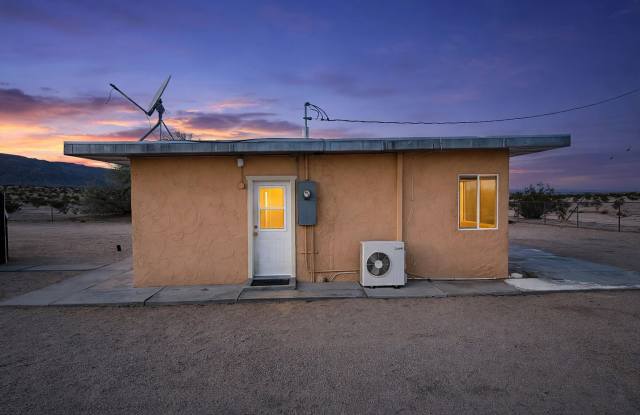 2bd/1ba Home on 2.5 Fenced Acres – Free Well Water, $1,600/mo. Gallery 1