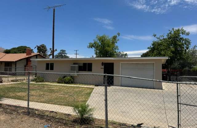 Beautifully renovated 2 bedroom home is now available for rent! Gallery 3
