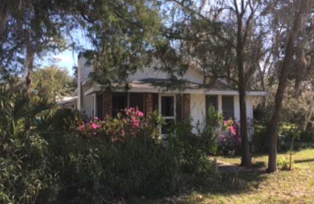 304 SE FIRST ST - 304 Southeast 1st Street, Trenton, FL 32693 304 SE FIRST ST - 304 Southeast 1st Street, Trenton, FL 32693