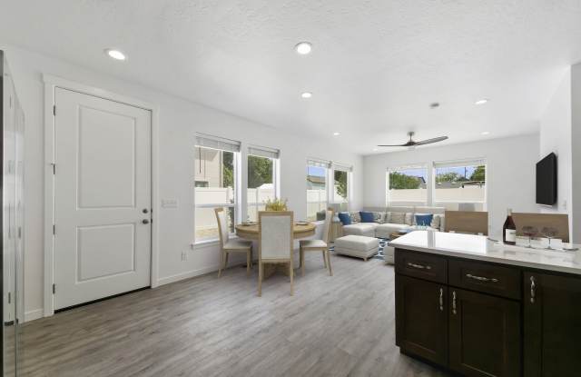 1336 N Meridian Rd photos photos