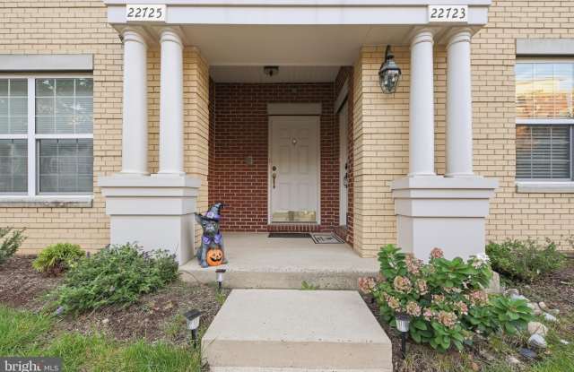 22725 BEACON CREST Terrace Gallery 2