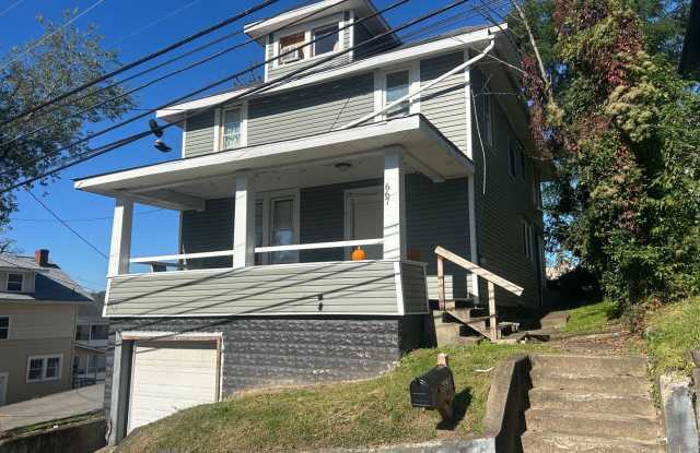 5 Bedroom Large House - Downtown- Available May 19, 2027 Gallery 1