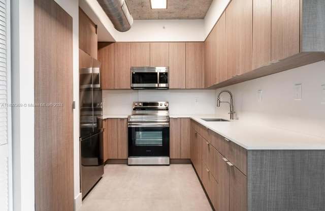 18501 NE 25th Ct Gallery 4