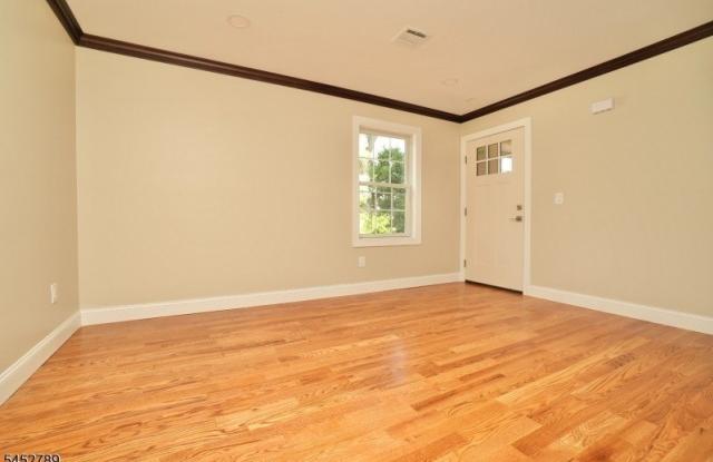31 Bellevue Ave Unit 2 Gallery 3