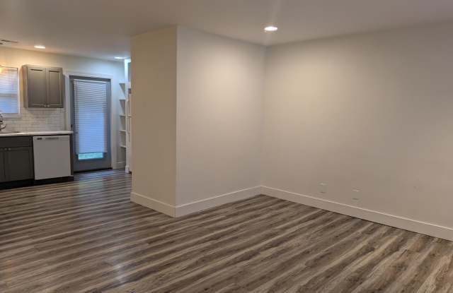 Adorable 3 Bed 2 Bath Single Family Home! Gallery 3